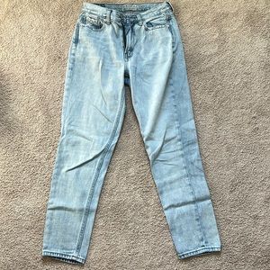 American Eagle Light-wash Mom Jean